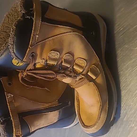 Timberland Boots - Boys 5 - Picture 4 of 6